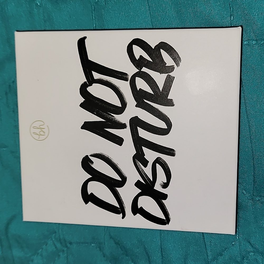 NEW‎ SEALED bh Cosmetics Do Not Disturb 9 Color Eyeshadow Palette 12g